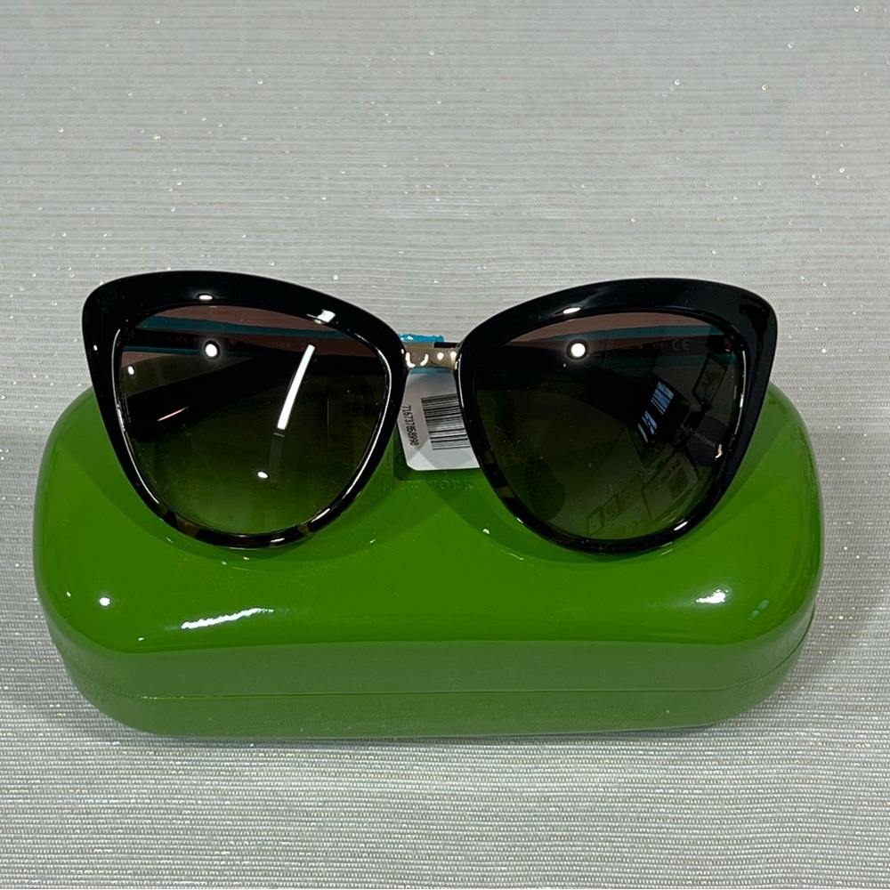 Nwt New In Box Kate Spade NY Cissy Chic Cat Eye Sunglasses With Green Hard Case